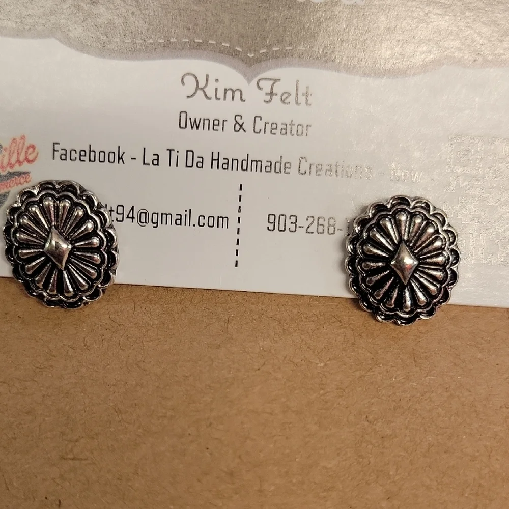Western Silver Tone Floral Stud 0.5